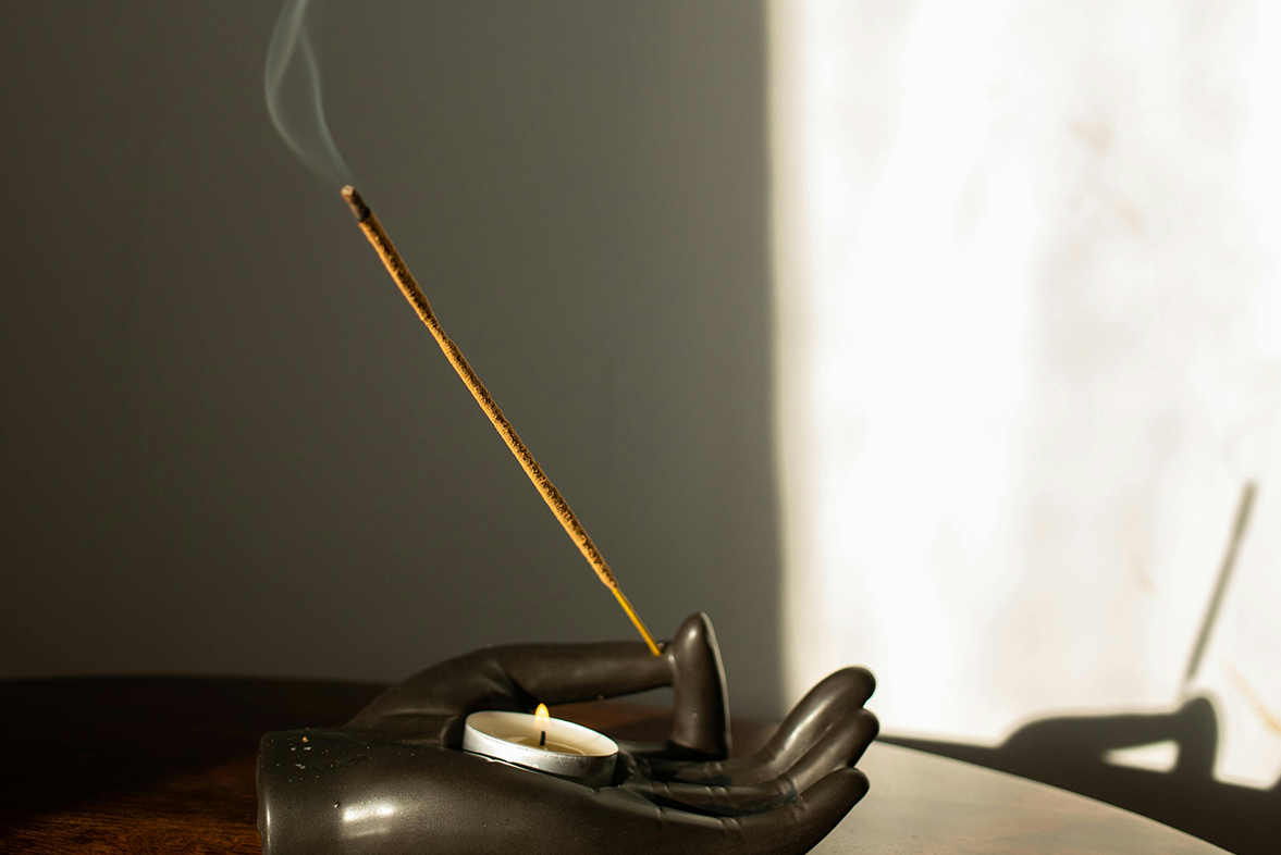 Incense colors for fragrance and visual appeal