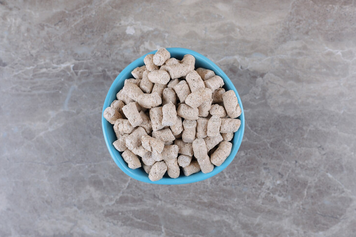 Pet food colors for kibble and wet food