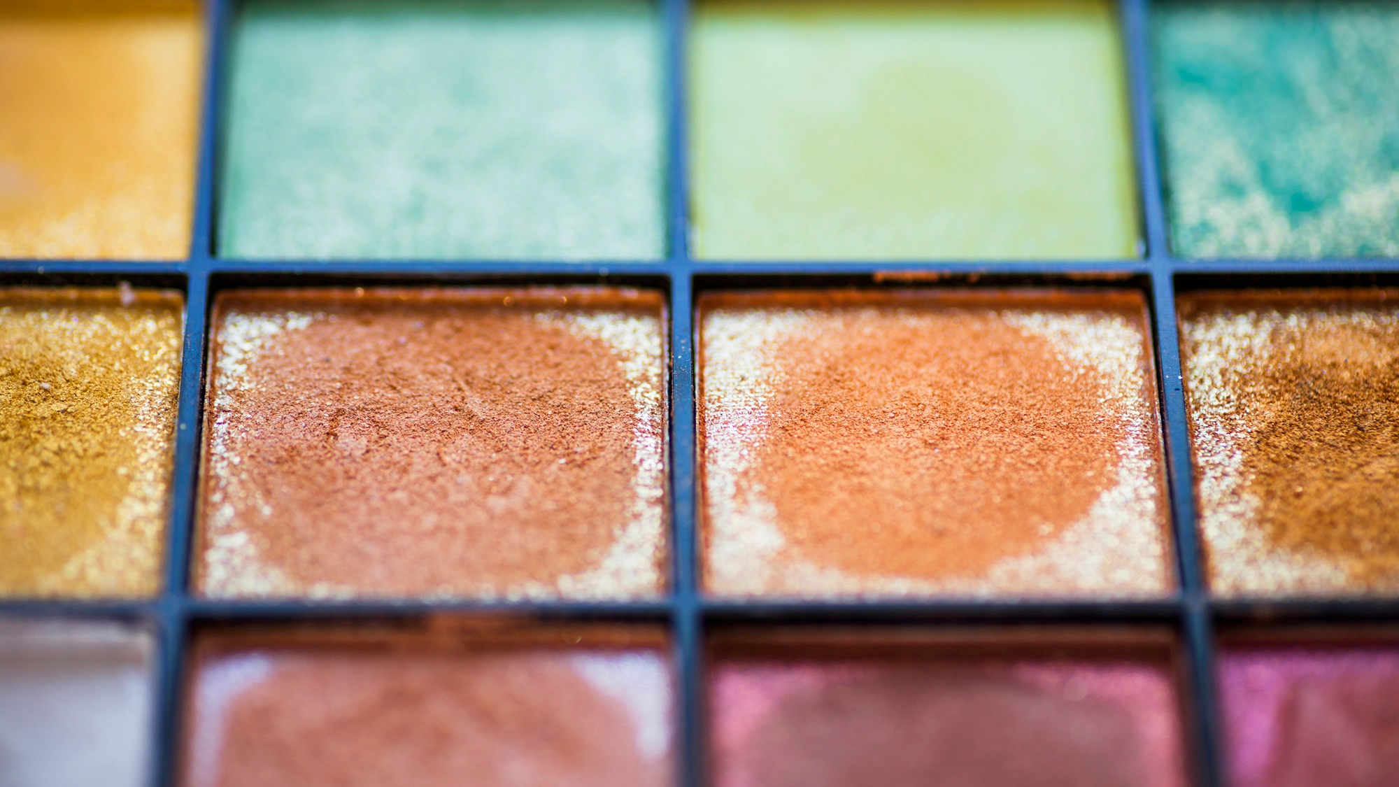 Lake colors manufacturer for beauty industry
