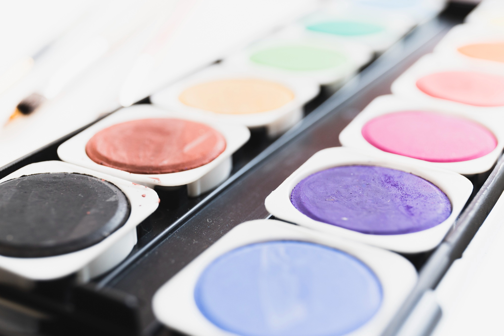 High-quality lake colors for color cosmetics