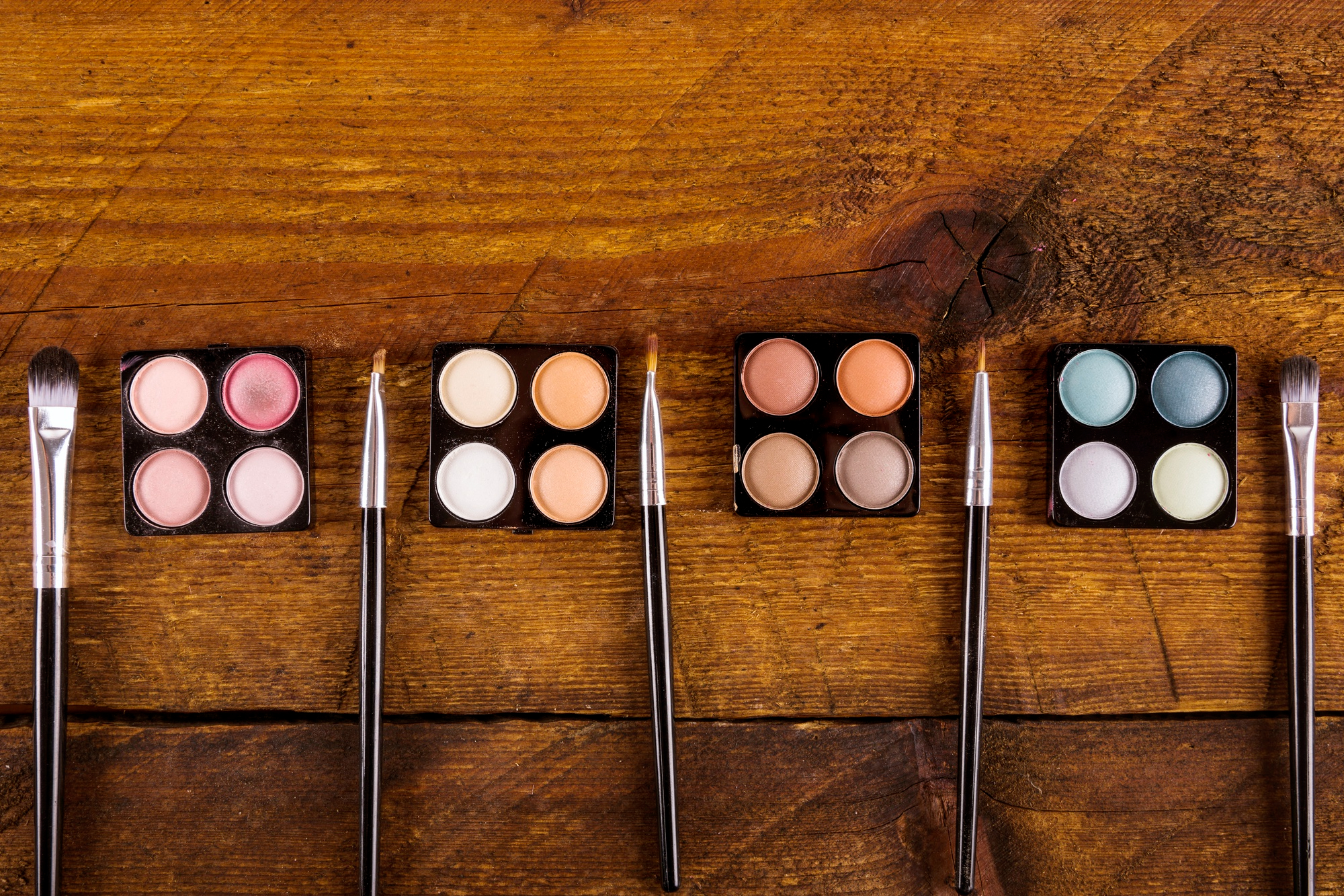 Cosmetic lake pigments for makeup products