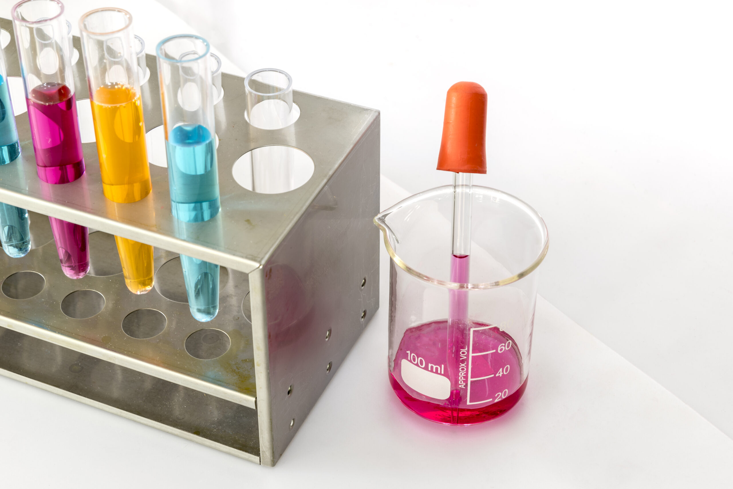 water-soluble-vs-oil-soluble-dyes-for-industrial-applications